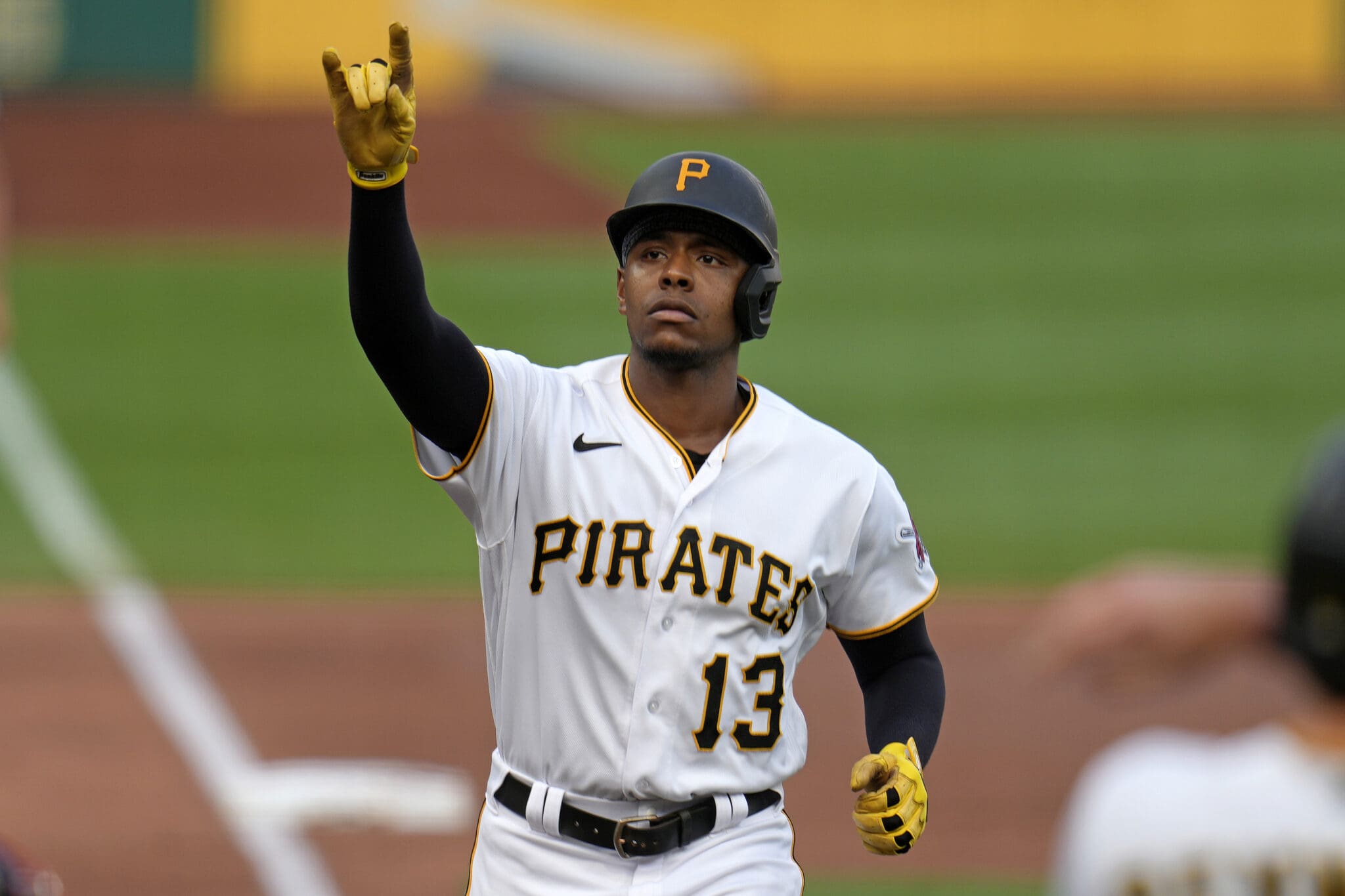 Pittsburgh Pirates third baseman Ke'Bryan Hayes (13) bats against